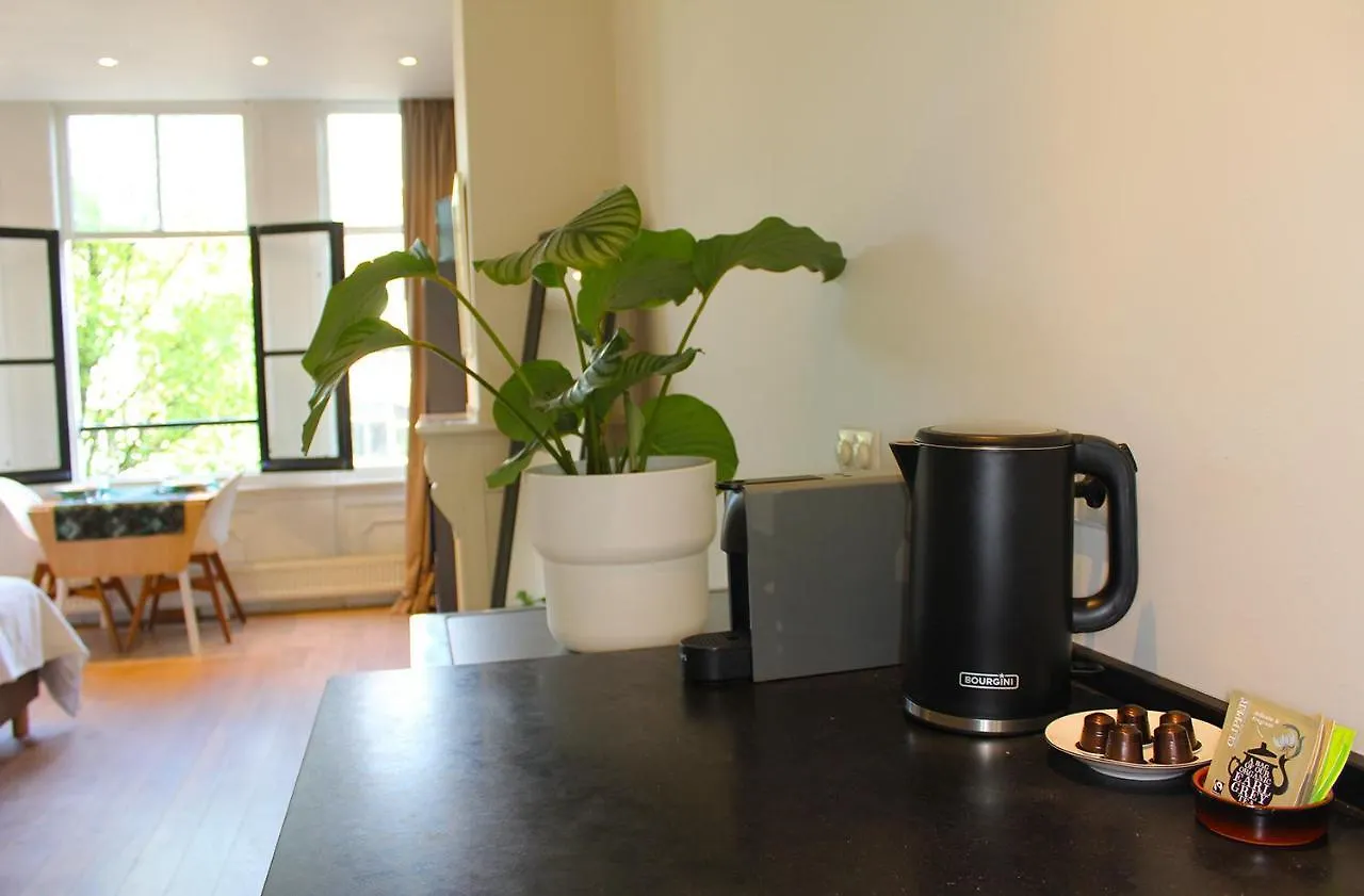 The Canalview Retreat Amsterdam 2*,